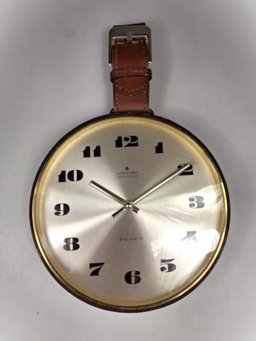 Vintage Junghans Electronic Ato-Mat S Wandklok met leren oph, Antiek en Kunst, Antiek | Klokken, Ophalen of Verzenden