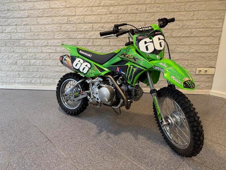 Zeer nette Kawasaki KLX110 2023 – direct klaar om te rijden!, Fietsen en Brommers, Minibikes, Midibikes en Pitbikes, Zo goed als nieuw