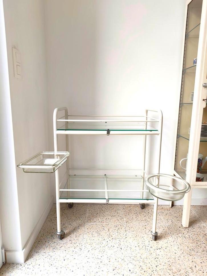 Desserte médicale vintage - mobilier industriel 50's-60's, Huis en Inrichting, Slaapkamer | Stapelbedden en Hoogslapers, Ophalen