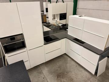 Moderne Hoogglans Witte Hoekkeuken + Apparatuur GEDEMONTEERD beschikbaar voor biedingen