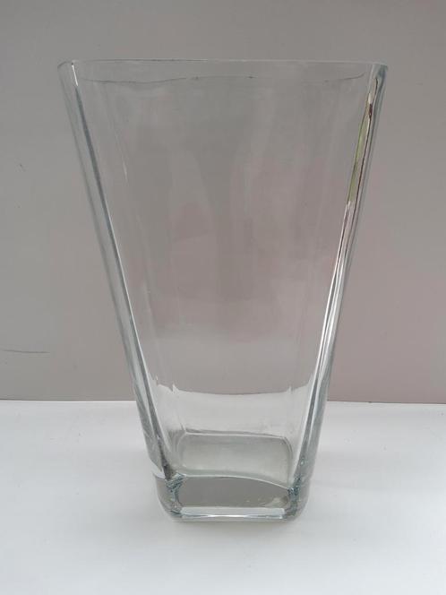 Conische vaas in zwaar helder glas, Huis en Inrichting, Woonaccessoires | Vazen, Zo goed als nieuw, Glas, Ophalen of Verzenden