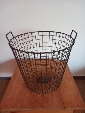 Grote metalen "aardappelmand".  beschikbaar voor biedingen