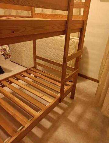 lit avec 2 matelas beschikbaar voor biedingen