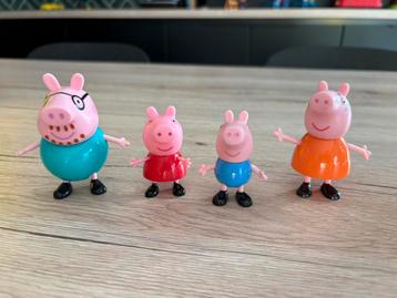 Peppa Pig speelset met 4 speelfiguurtjes Peppa pig familie beschikbaar voor biedingen