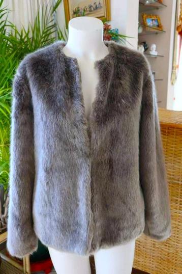 stijlvol imitatie praktische bont jas beschikbaar voor biedingen