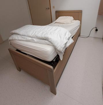 Elektrisch verstelbaar bed beschikbaar voor biedingen