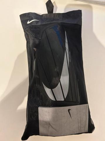 Nike scheenbeschermers  beschikbaar voor biedingen