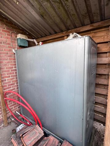 Olietank voor buiten beschikbaar voor biedingen