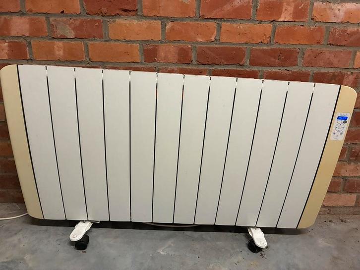 Keramische traagheidsradiator 1800 watt, Doe-het-zelf en Bouw, Verwarming en Radiatoren, Gebruikt, Ophalen