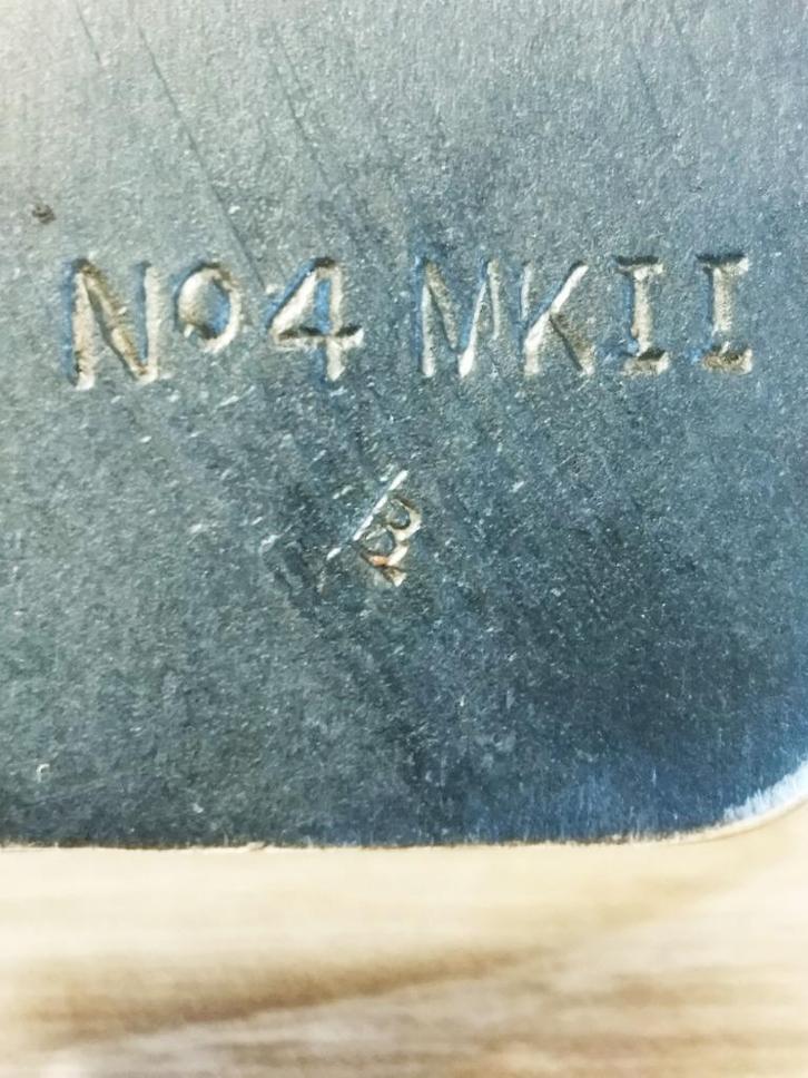 N4 MK2 Engelse bajonet met lange tak en schede - 25€., Verzamelen, Militaria | Algemeen, Landmacht, Verzenden