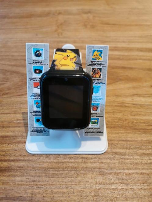 Smartwatch Pokémon - met oplader, in perfecte staat, Handtassen en Accessoires, Horloges | Kinderen, Zo goed als nieuw, Ophalen