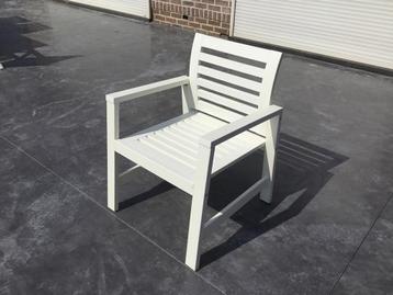 4 nieuwe tuinstoelen , nog in de doos  beschikbaar voor biedingen