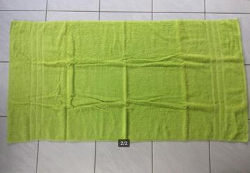 Nieuw: groene badhanddoek & rood strandlaken beschikbaar voor biedingen