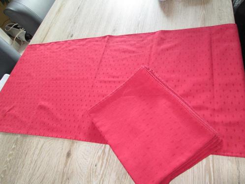 Chemin de table (4) rouge en tissu, Huis en Inrichting, Tafelkleden, Zo goed als nieuw, Rechthoek, Binnen, Buiten, Ophalen of Verzenden