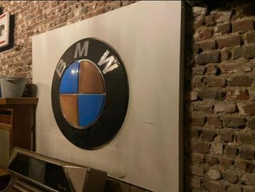 BMW logo  disponible aux enchères