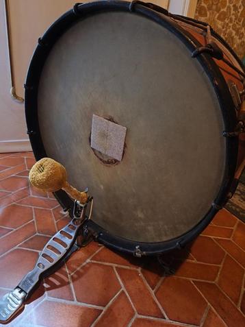 Drumstel met voet  beschikbaar voor biedingen
