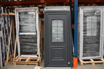 Deuren en ramen wit PVC Aluplast op maat gemaakt, Ramenhal beschikbaar voor biedingen