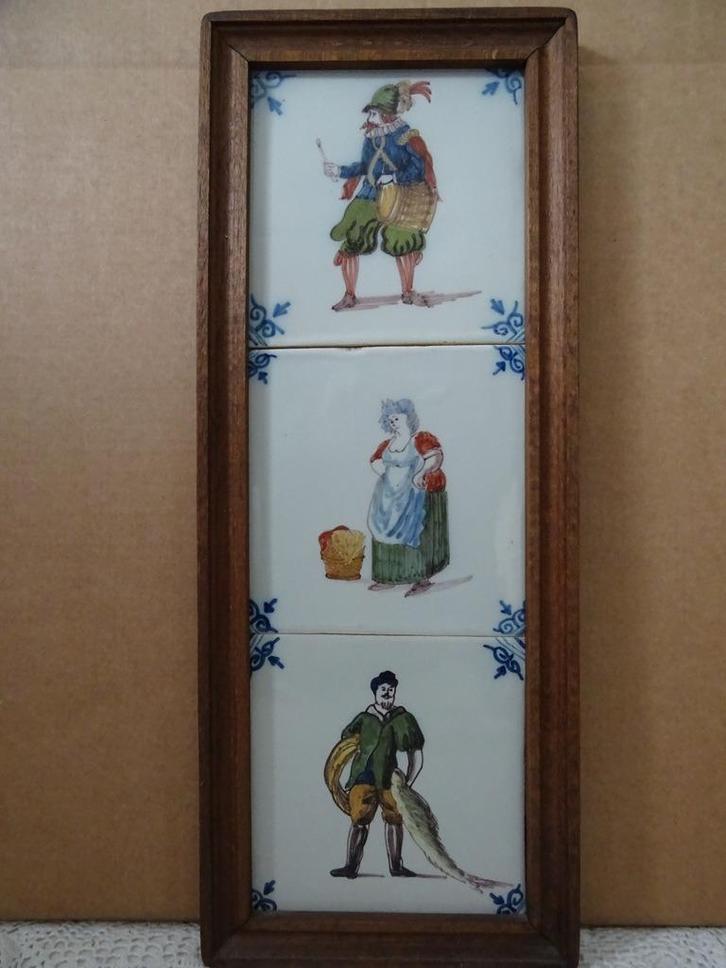 Makkum Tichelaar Tegeltableau nieuwslezer huisvrouw visser, Antiek en Kunst, Curiosa en Brocante, Ophalen of Verzenden