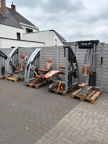 Leg ext + leg curl set Sportsart beschikbaar voor biedingen