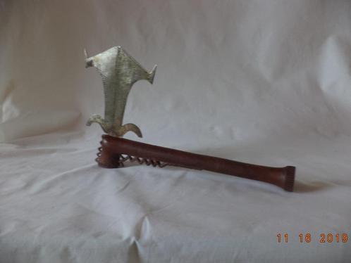 Traditionele handgemaakte bijl - hout en metaal, Antiek en Kunst, Antiek | Gereedschap en Instrumenten, Ophalen