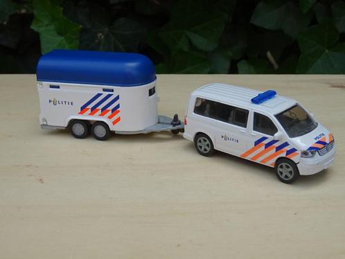 VW Politiekombi met paardentrailer - Siku, Hobby en Vrije tijd, Modelauto's | Overige schalen, Gebruikt, Auto, Ophalen of Verzenden