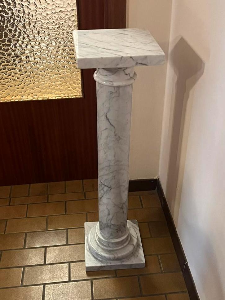 piédestal en marbre massif, Huis en Inrichting, Woonaccessoires | Zuilen en Pilaren, Zo goed als nieuw, Ophalen of Verzenden