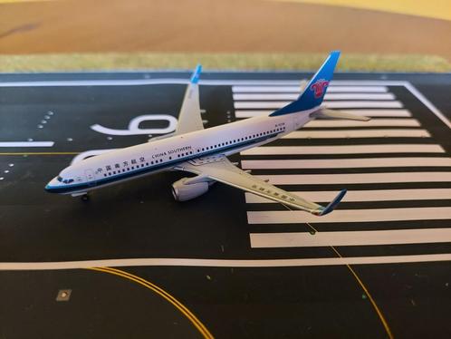 China Southern Airlines Boeing 737-800 Herpa Wings 1/500, Hobby & Loisirs créatifs, Modélisme | Avions & Hélicoptères, Comme neuf
