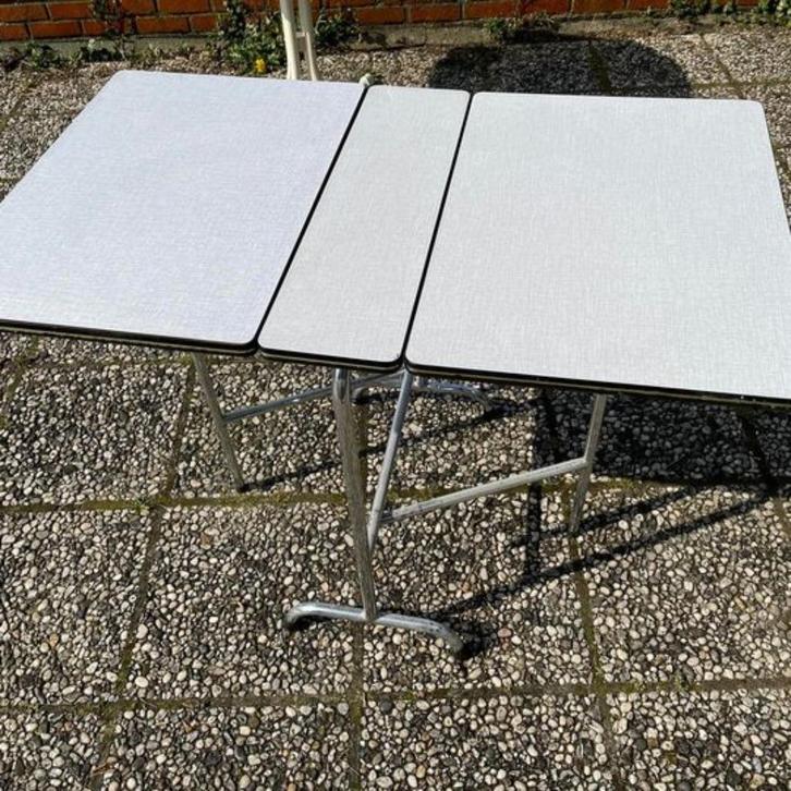 Witte opvouwbare tafel van Formica voor minder ruimte, Antiek en Kunst, Antiek | Meubels | Tafels, Ophalen