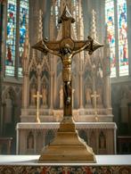 Crucifix de cérémonie bronze doré massif néo-gothique, Enlèvement ou Envoi