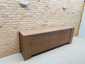 Dressoir kast 2,5m beschikbaar voor biedingen