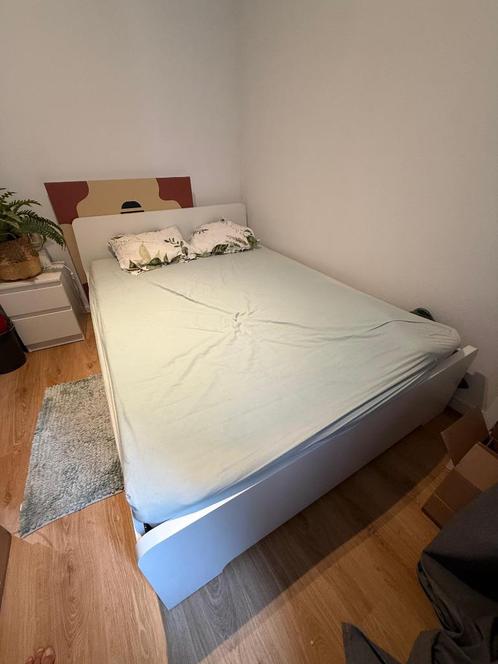 Te koop: IKEA Bedframe + Matras 140x200cm + Lakens + Kussens, Huis en Inrichting, Slaapkamer | Bedden, Zo goed als nieuw, Twijfelaar