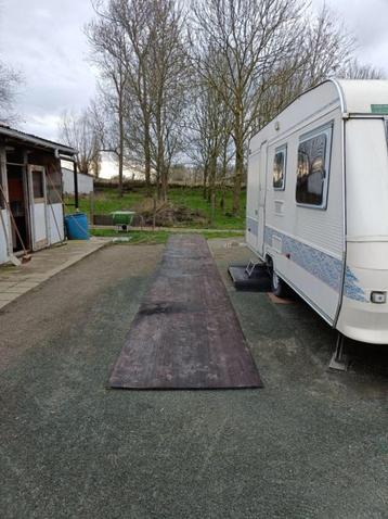 Rubberverharding met rubbermatten op rol beschikbaar voor biedingen