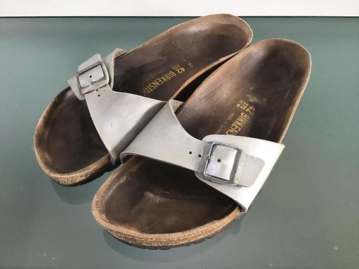 Gratis Verzenden | Birkenstock leren zilveren slippers 42, Kleding | Dames, Schoenen, Zo goed als nieuw, Slippers, Overige kleuren