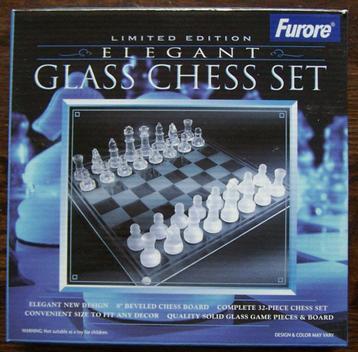 Nieuw, elegant glazen schaakspel set