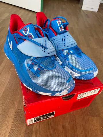 Nike Kyrie Low 3 Pacific Blue beschikbaar voor biedingen