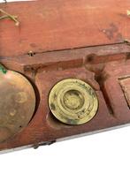 Trebuchet-balans van een kleine goudwisselaar uit de 18e eeu, Antiek en Kunst, Antiek | Gereedschap en Instrumenten, Ophalen of Verzenden