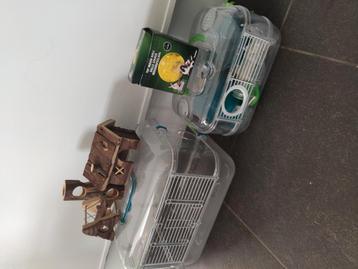 Hamster kooi en benodigdheden beschikbaar voor biedingen