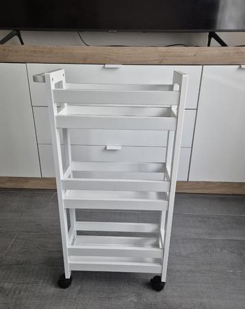 Witte houten trolley, 36 cm bij 16 cm, hoogte 75 cm beschikbaar voor biedingen
