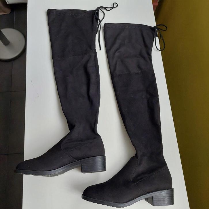 NIEUWE Hoge knielaarzen  mt 40, Kleding | Dames, Schoenen, Nieuw, Hoge laarzen, Zwart, Ophalen of Verzenden
