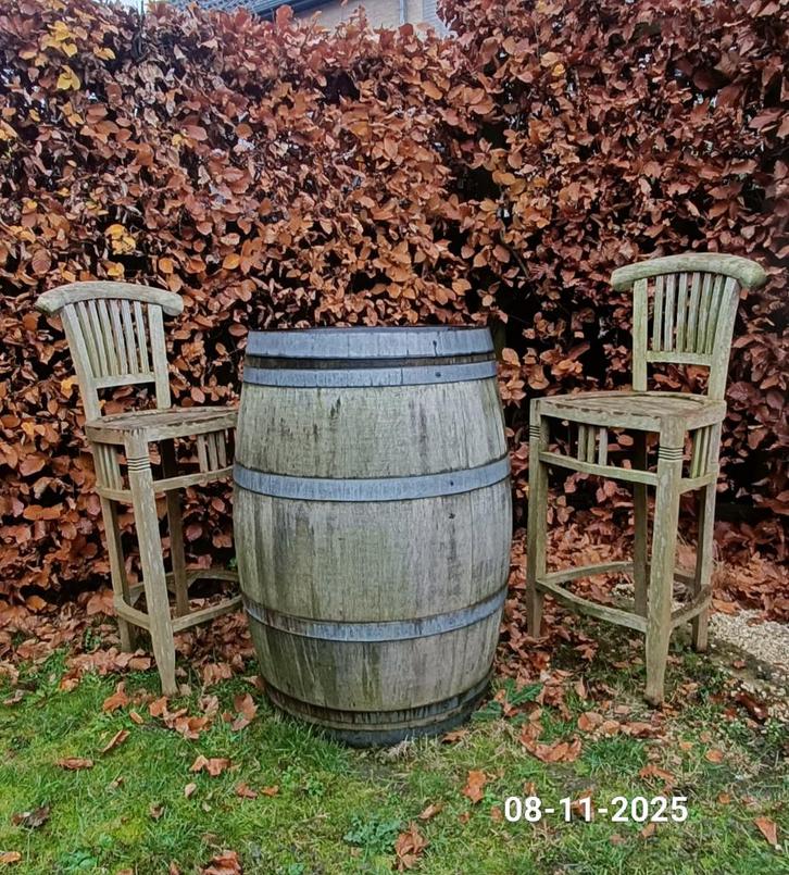 Tonneau - table en bois avec 2 chaises/bar, Maison & Meubles, Tables | Tables mange-debout, Utilisé, Enlèvement