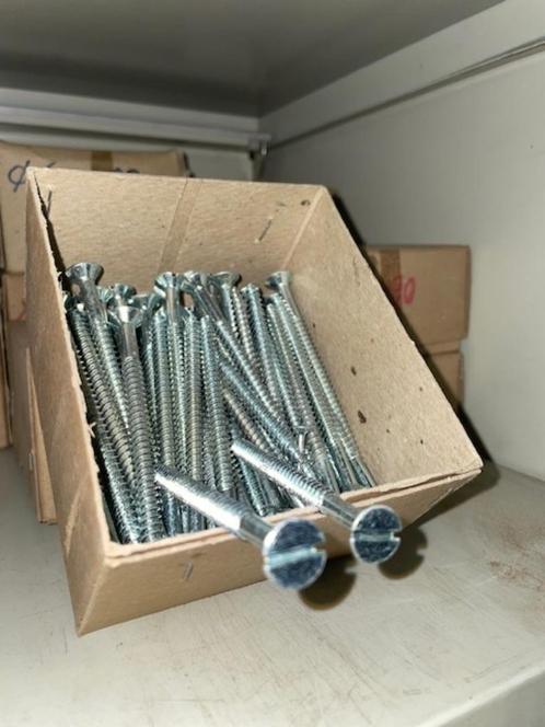 Schroeven met gleuf > Verschillende maten, Doe-het-zelf en Bouw, IJzerwaren en Bevestigingsmiddelen, Nieuw, Schroeven, Ophalen