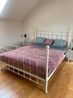 Metalen bed 160x200 en twee tafeltjes, Huis en Inrichting, Ophalen, Zo goed als nieuw
