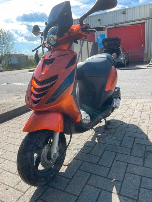 Piaggio zip euro 5 2022, Fietsen en Brommers, Scooters | Piaggio, Zo goed als nieuw, Zip, Ophalen