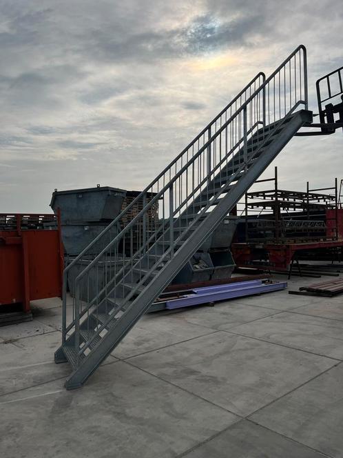Mooie gegalvaniseerde trap (zo goed als nieuwe), Doe-het-zelf en Bouw, Ladders en Trappen, Trap, Ophalen