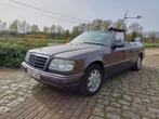 Mercedes E220 cabrio oldtimer topstaat, Auto's, Cabriolet, Leder, Bedrijf, Centrale vergrendeling