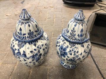 2 vases bleus de Delft, Enlèvement