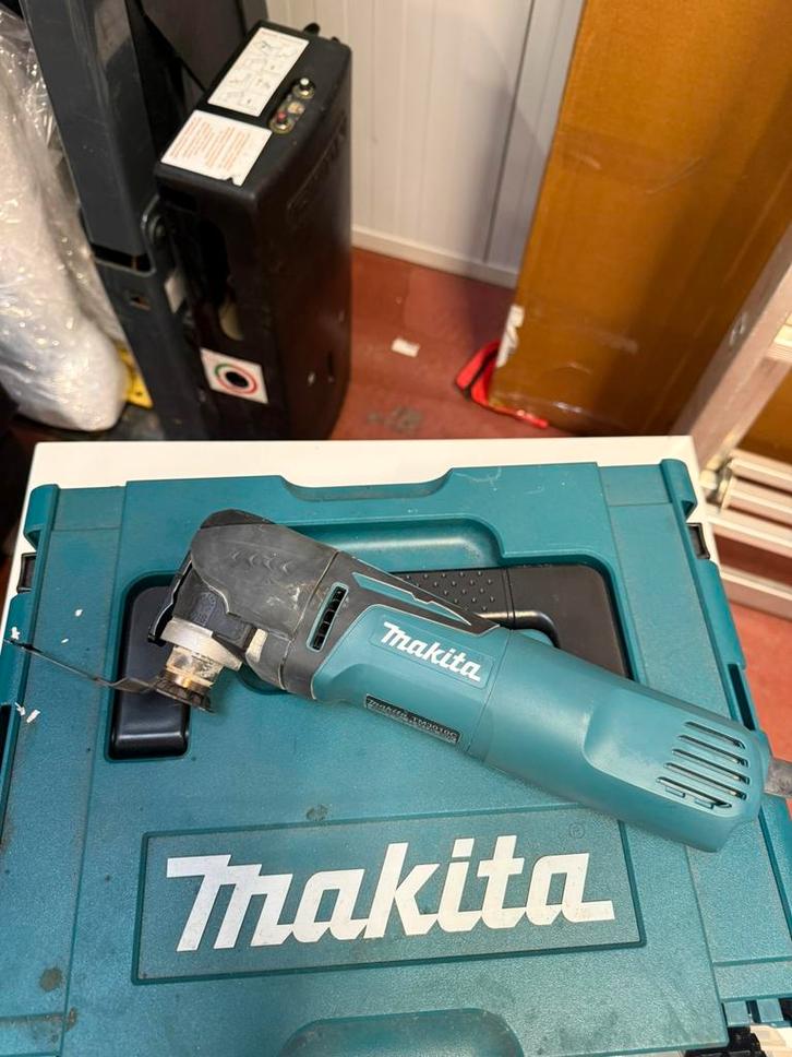 Makita multitool TM3010C + koffer & accessoires, Bricolage & Construction, Outillage | Pièces de machine & Accessoires, Comme neuf