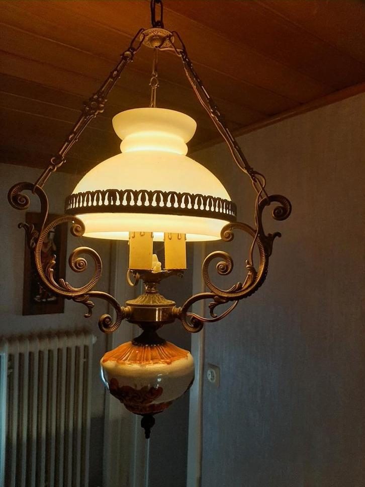 Vintage petroleumstijl hanglamp met melkglas kap, Antiek en Kunst, Antiek | Verlichting, Ophalen