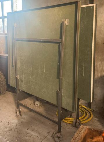 Pingpong tafel beschikbaar voor biedingen