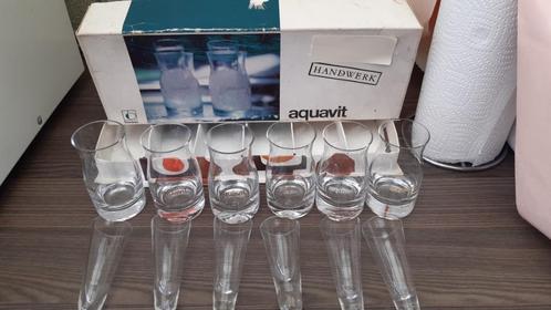 Doos met zes glazen voor aquavit en ijshouders.... retro., Verzamelen, Glas en Drinkglazen, Ophalen